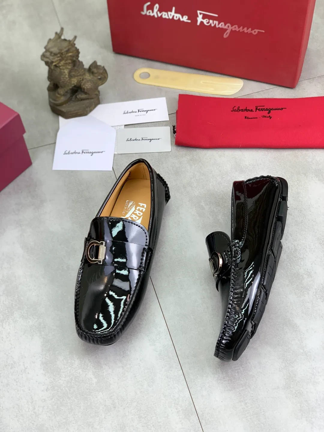 Men's shoes 💰P542 New model, high quality [Ferragamo/Ferragamo] Latest lazy slip-on shoes Original imported calfskin, imported cowhide lining + original luxury metal buckle + original combination outsole Comparison without pressure Code number: 38-45